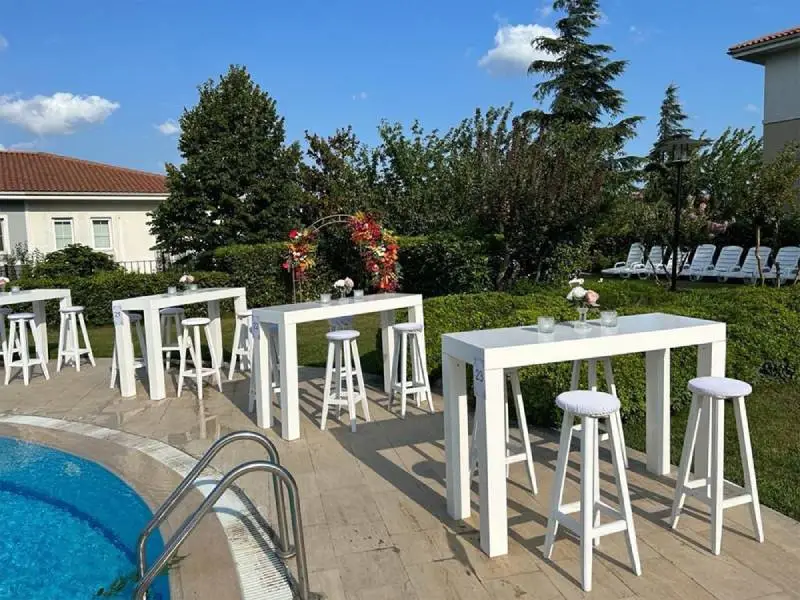Lake Bar Masası Kiralama